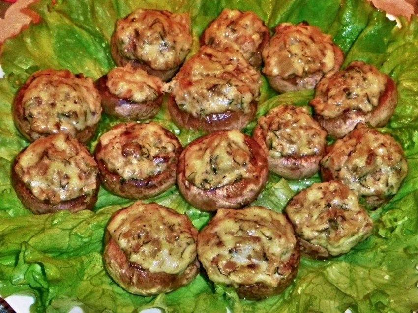 Шампиньоны фаршированные ветчиной