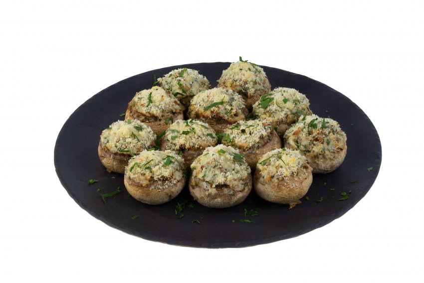Фаршированные шампиньоны в духовке с сыром и курицей