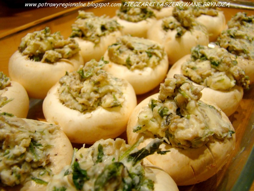 Фаршированные шампиньоны в духовке с сыром