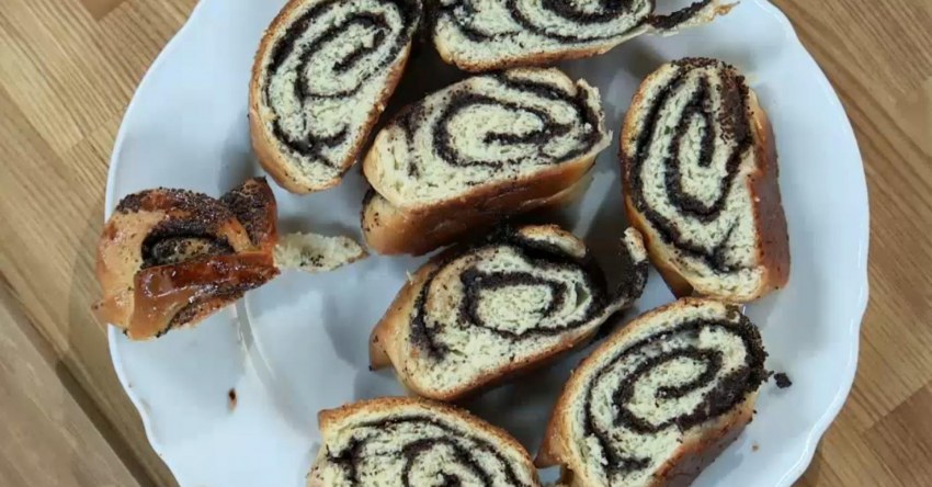 Булочка косичка с маком