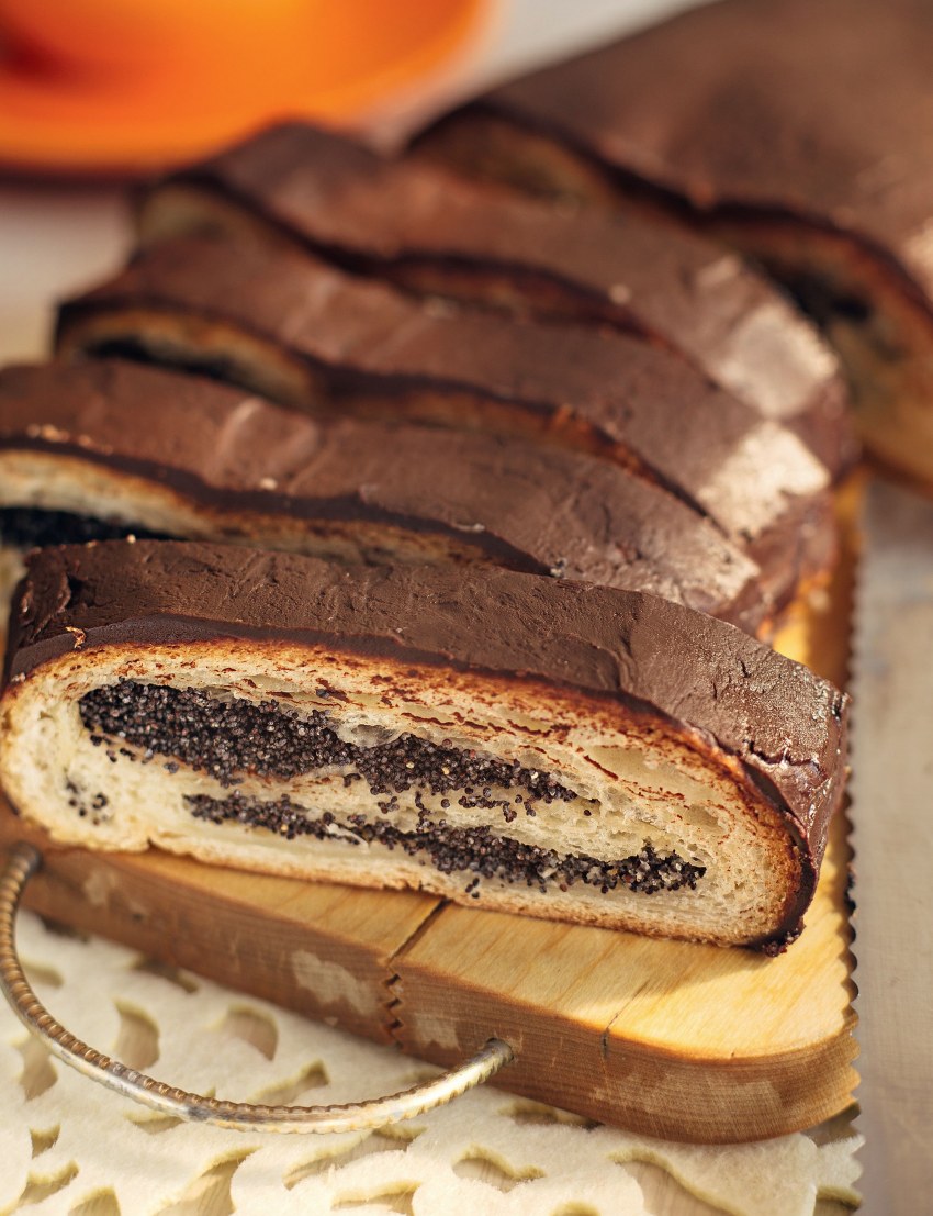 Булочки с изюмом и маком в духовке