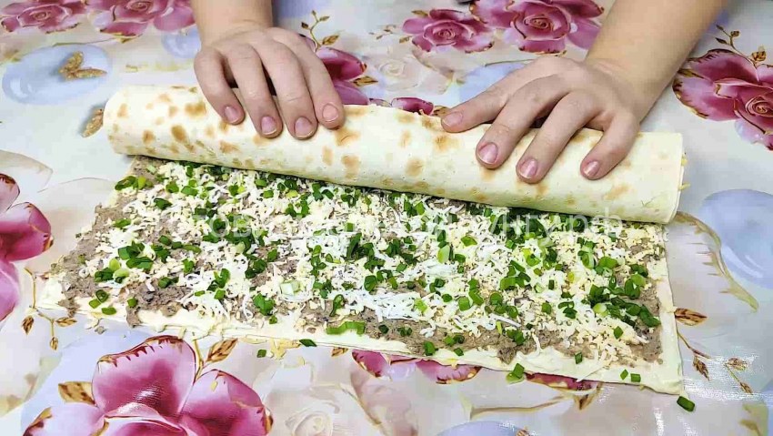 Лаваш со шпротами и плавленным сыром