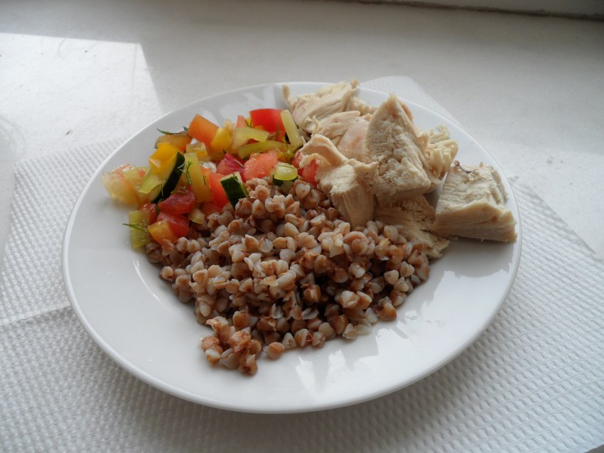 Гречка с курицей и овощами