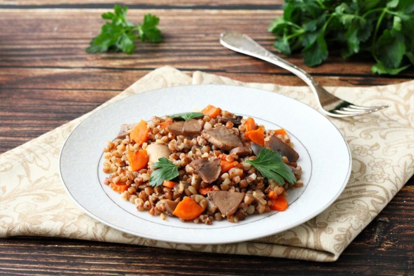 Куриная грудка с гречкой