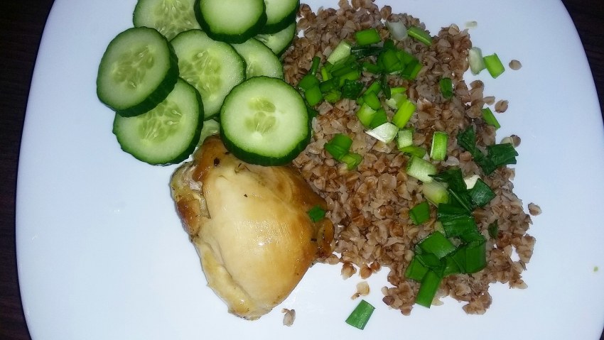 Куриная грудка с гречкой