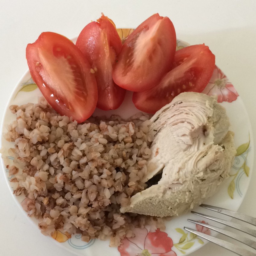 Куриная грудка с гречкой