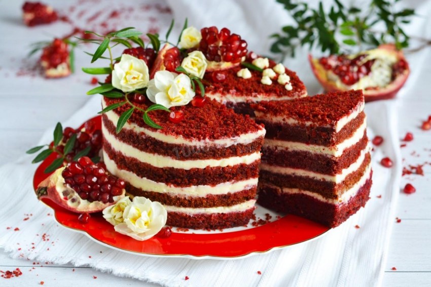 Торт красный бархат с конфи
