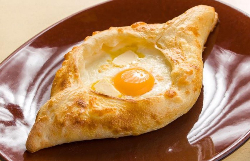 Хачапури по-аджарски (Аджарули)