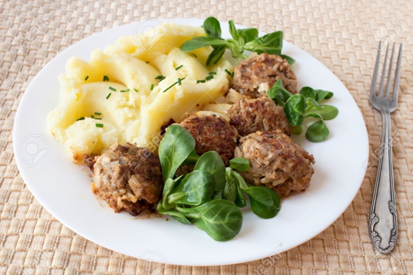 Фрикадельки мясные с картофельным пюре