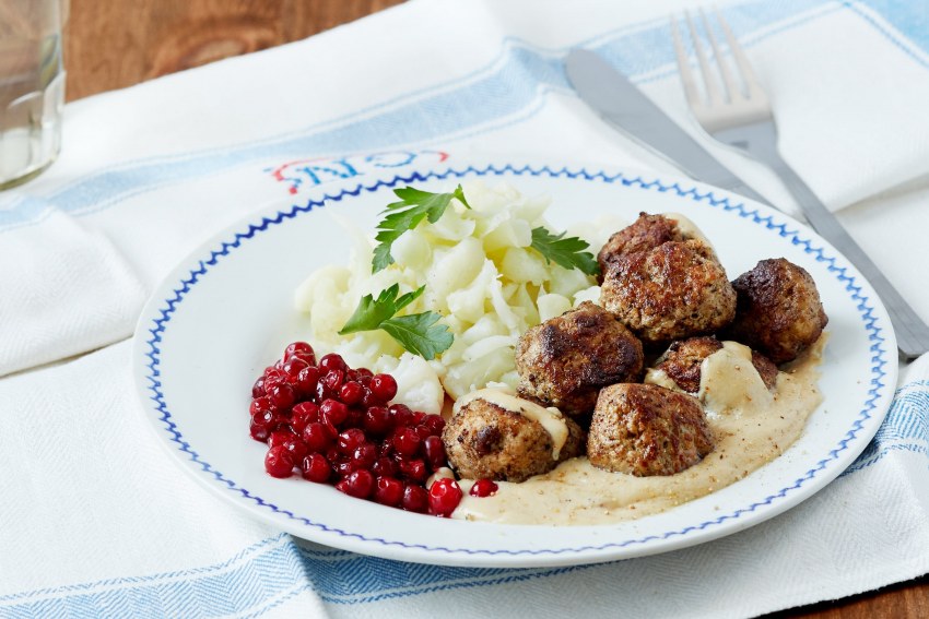 Фрикадельки с картофельным пюре