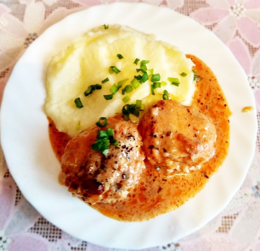 Пюре с фрикадельками