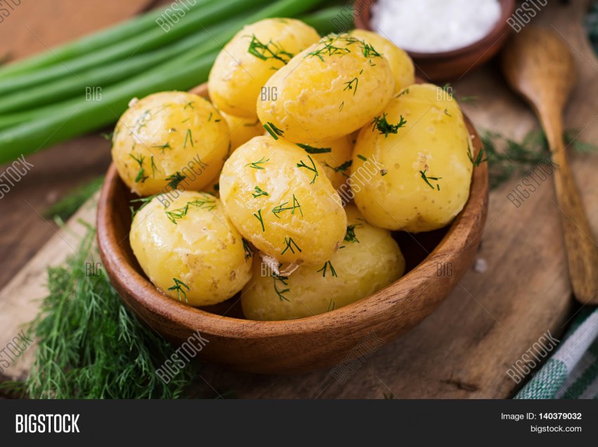Вареная картошка с укропом