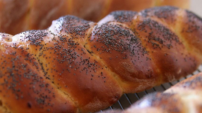 Булочка с маком