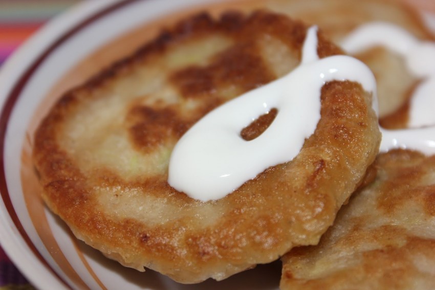Пышные оладьи с яблоками