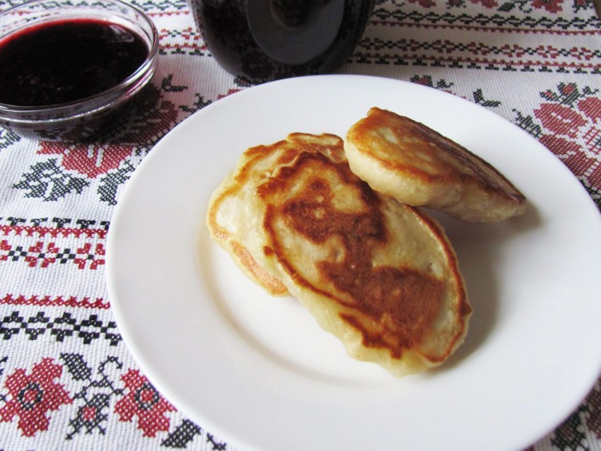 Вкусный завтрак оладушки на молоке