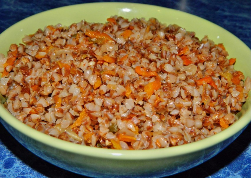 Гречневая каша с черносливом
