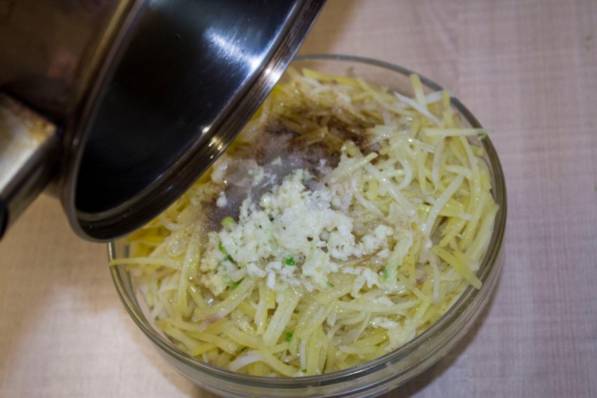 Салат с корейской морковью и зеленым горошком