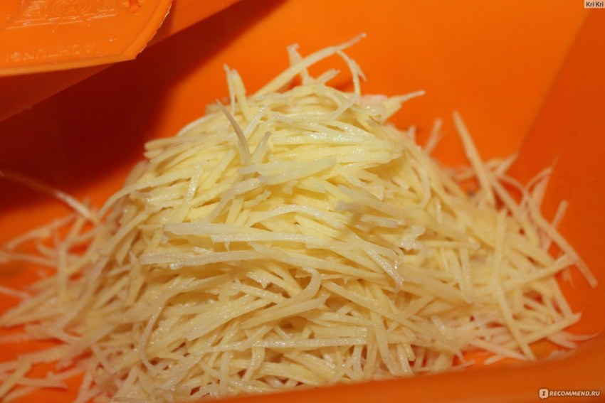 Салат с морковкой по-корейски и копченой курицей