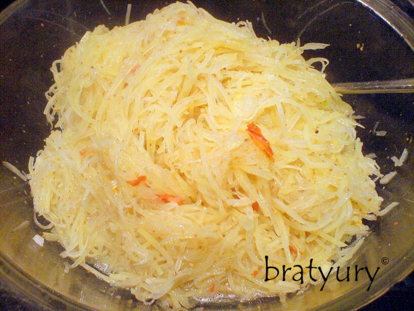 Корейский салат с сырым картофелем