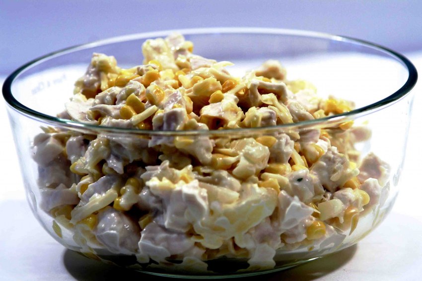 Салат с ананасом и курицей