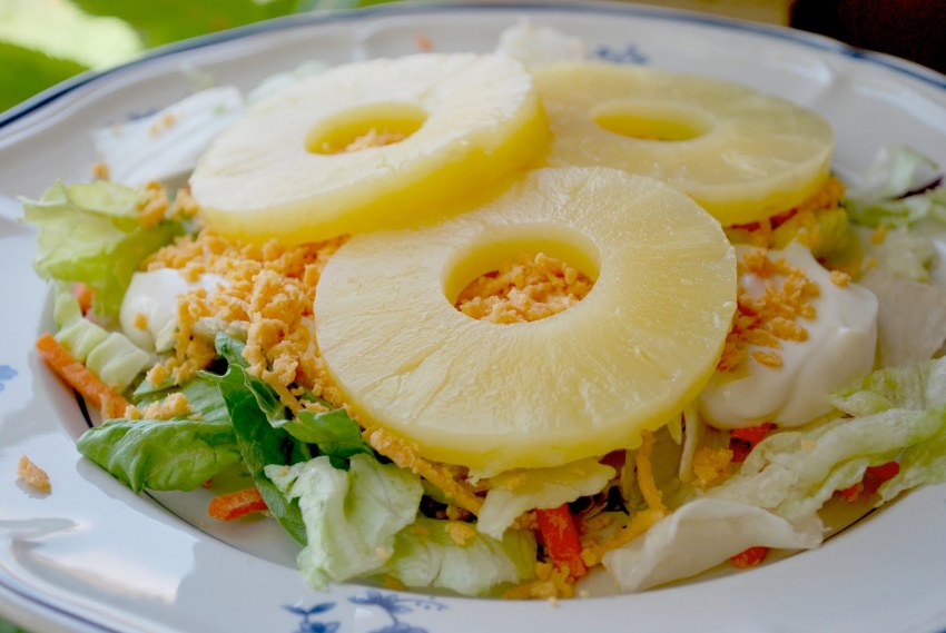 Салат курица кукуруза шампиньоны ананас