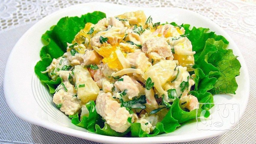 Салат с ананасом и курицей