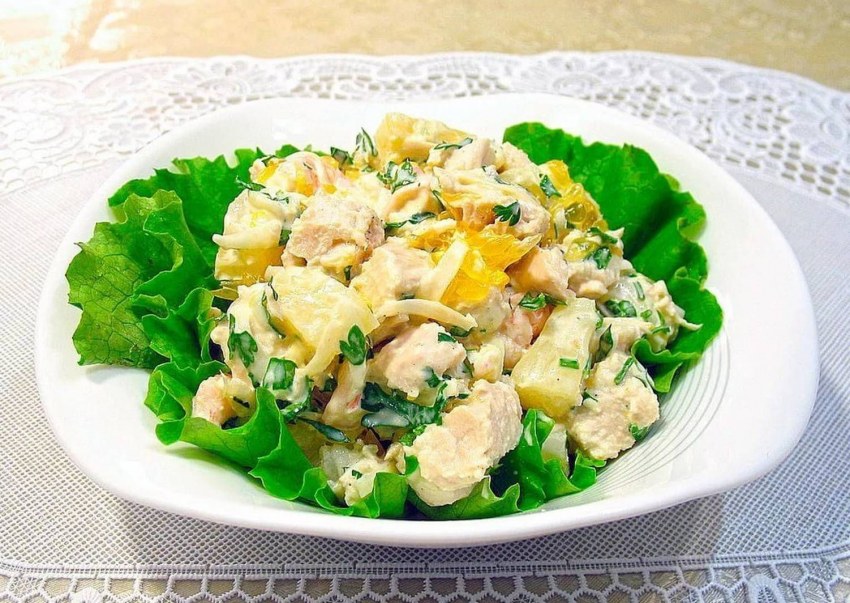 Салат с ананасом и курицей