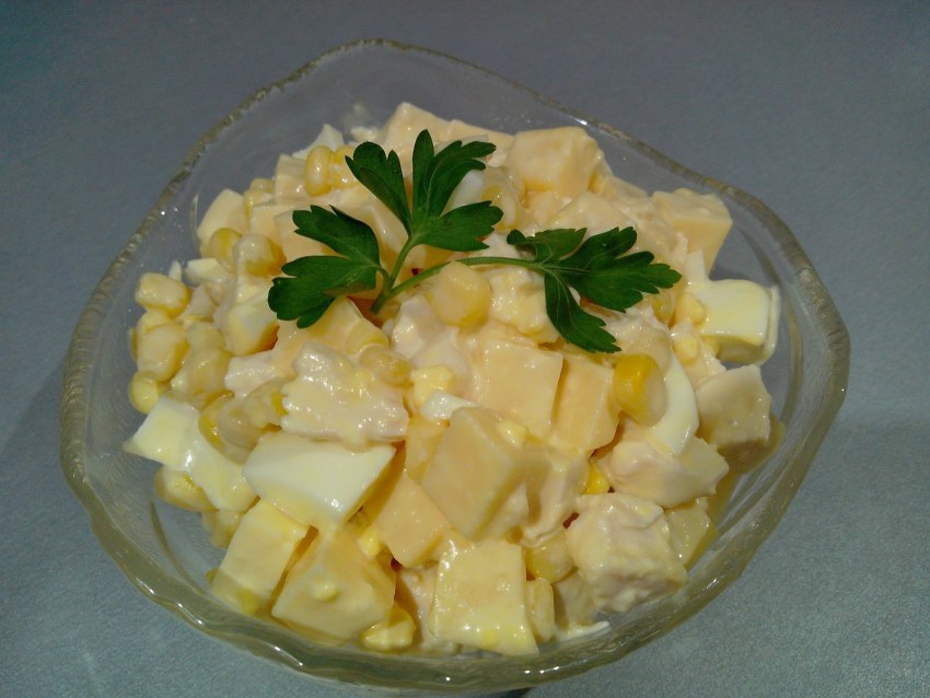 Салат с куриной грудкой ананасом виноградом