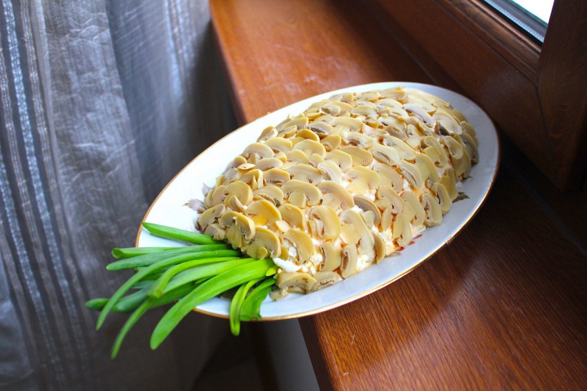 Салат курица ананас кукуруза грецкий орех