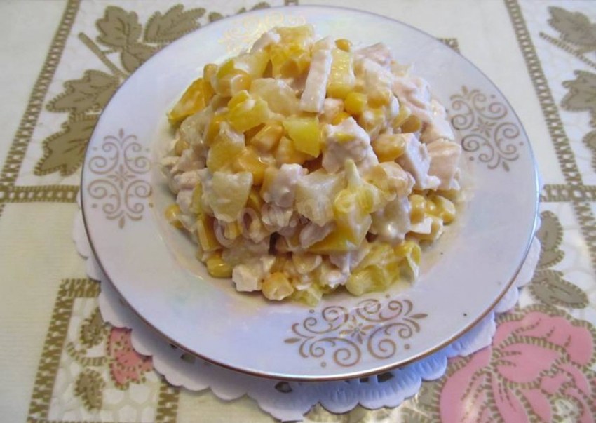 Салат с ананасом и сыром и чесноком