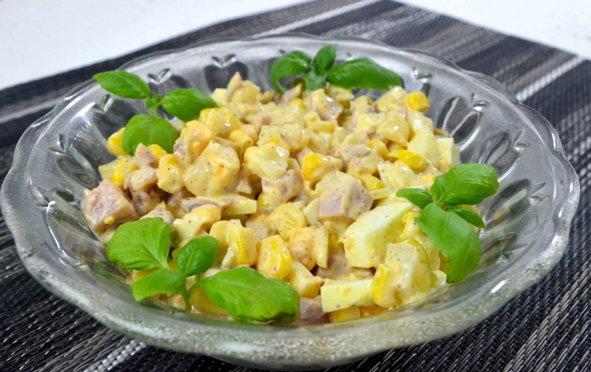Ананасовый салат с курицей