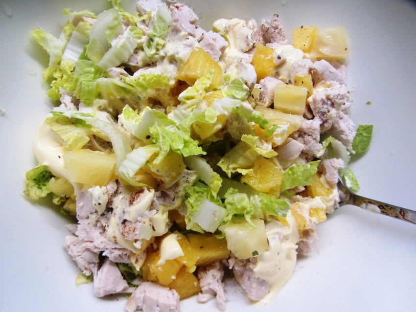Салат нежный с ананасом и курицей