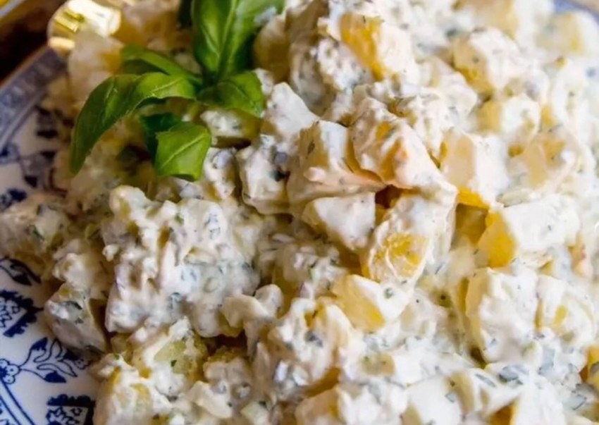 Салат с ананасами и курицей пошаговый