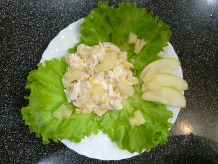 Салат с ананасом и курицей