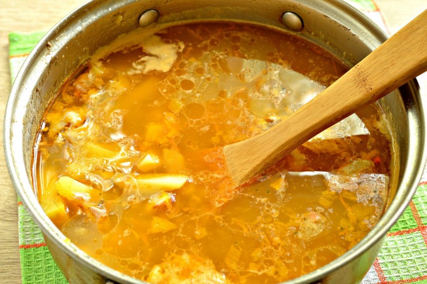 Рассольник с солеными грибами