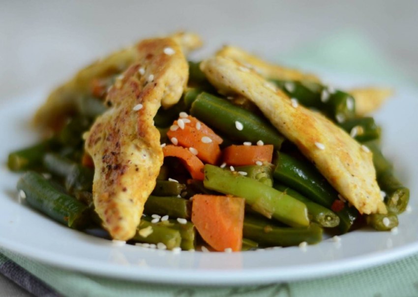 Стручковая фасоль с курицей