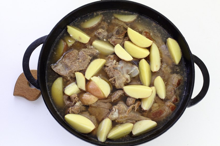 АЗУ по-татарски с солеными огурцами