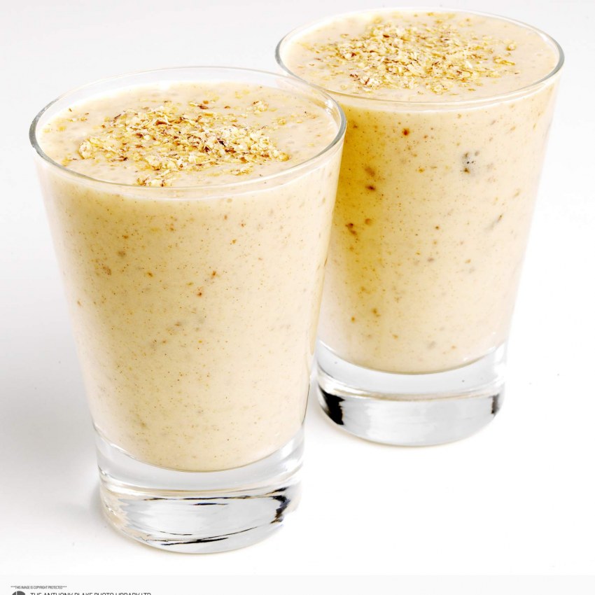 Банановый смузи с молоком и овсянкой