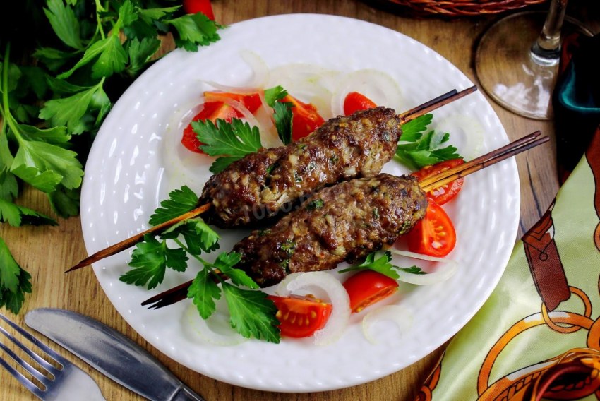 Домашний люля-кебаб в духовке с овощами