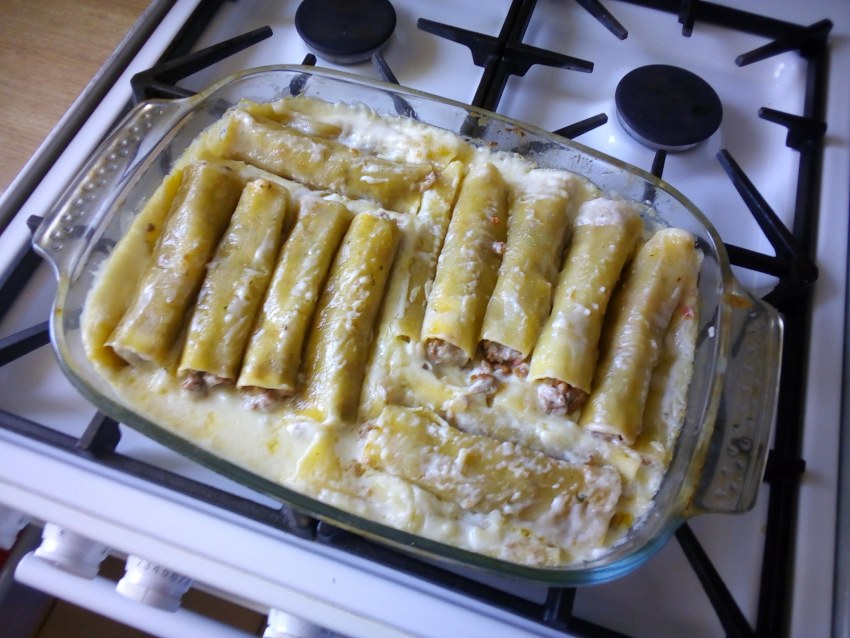 Каннеллони с сосисками