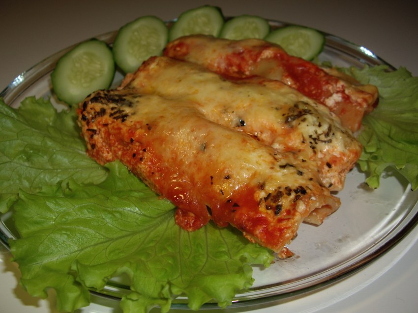 Каннеллони с сыром и помидорами