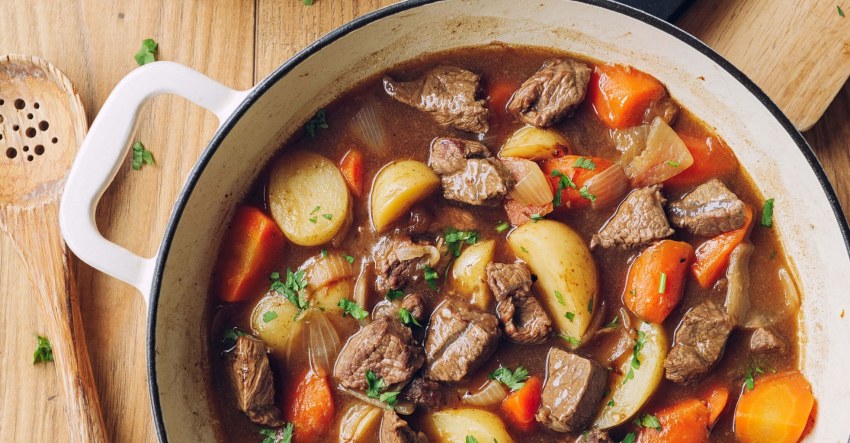 Конина с картошкой тушеная