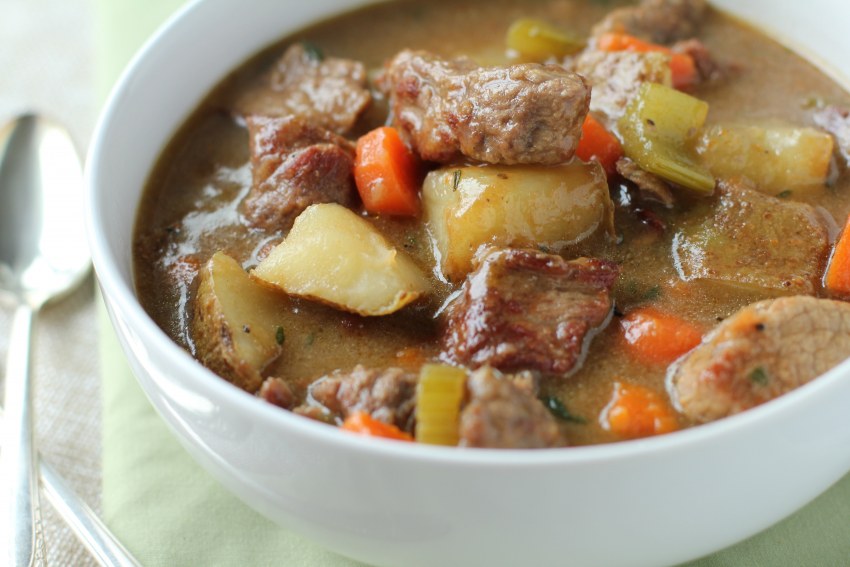 Жаркое из свинины с картошкой с бульоном