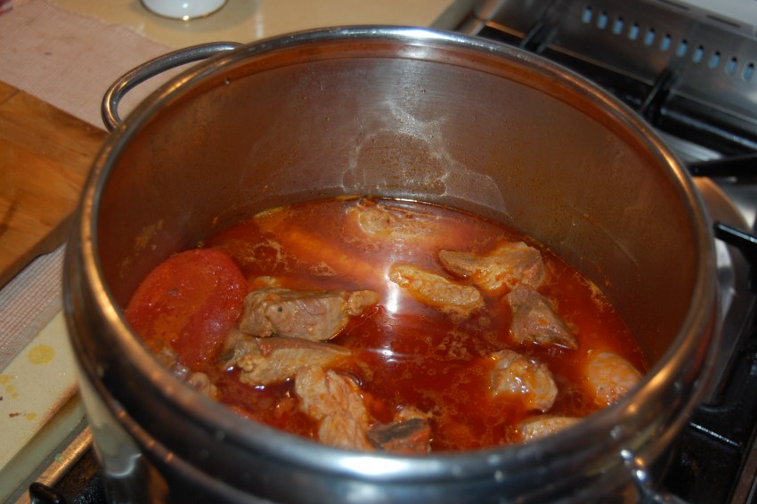 Жаркое с копчеными ребрышками