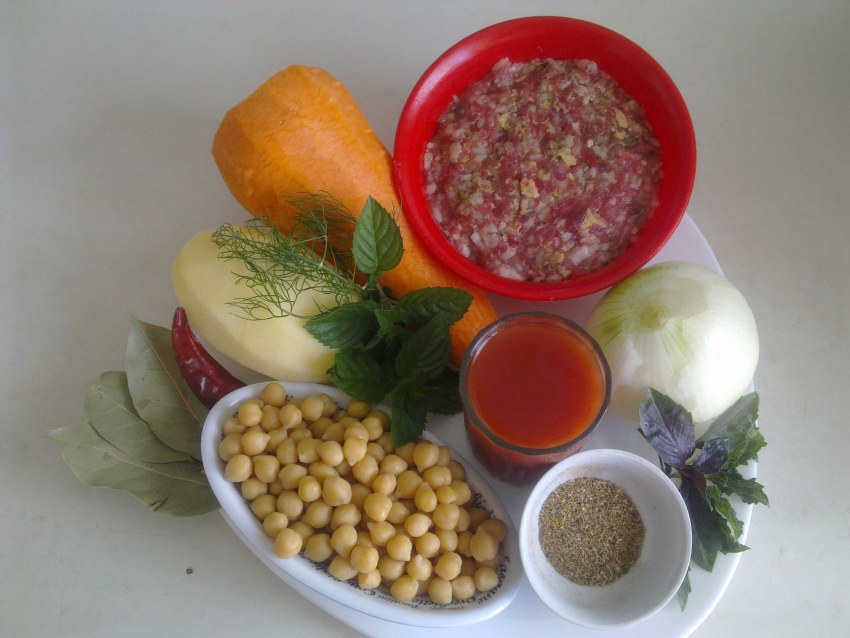 Бозбаш армянский с черносливом и яблоком