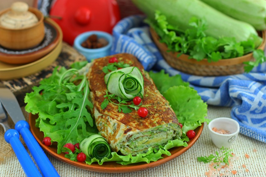 Кабачковый рулет с сыром