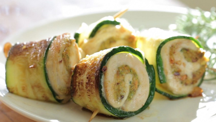 Сырный рулет с начинкой