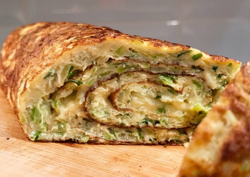 Мясной рулет с зеленью