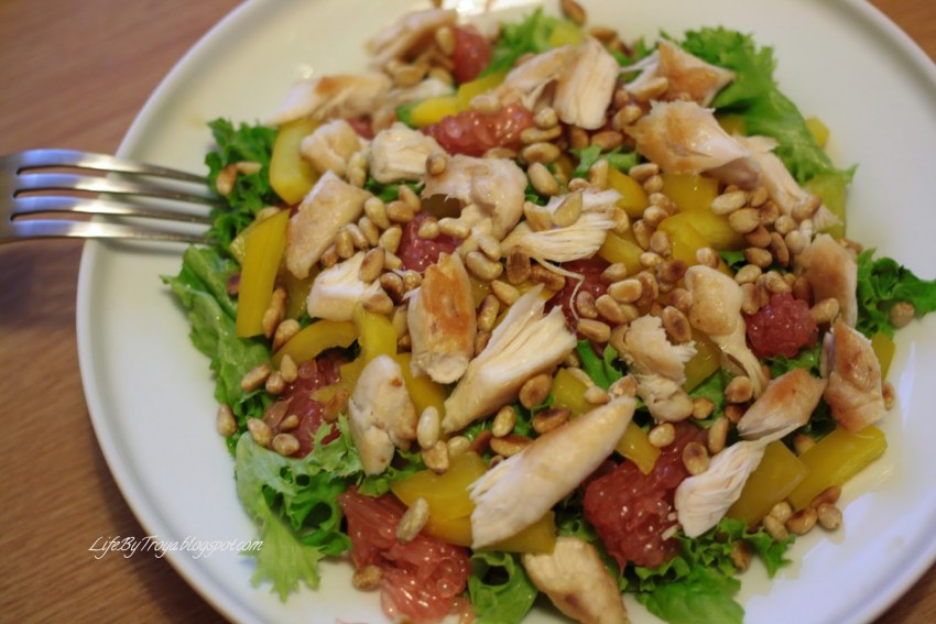 Салат с кедровыми орешками и черносливом