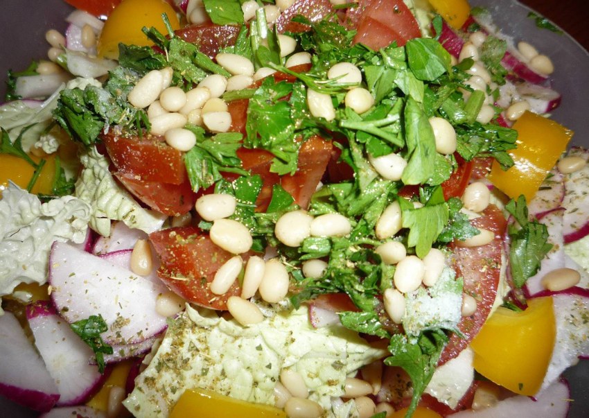 Салат Сибирский с кедровыми орешками